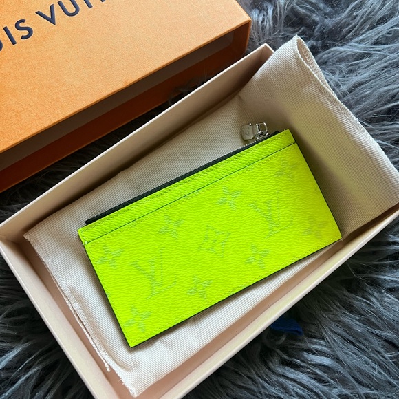 Louis Vuitton Coin Card Holder Wallet
Neon Yellow - Picture 14 of 16